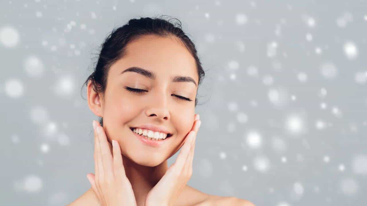 Skin Care: ಈ ಚಳಿಗಾಲದಲ್ಲಿ ನಿಮ್ಮ ತ್ವಚೆಯನ್ನು ಕಾಪಾಡಲು ಇಲ್ಲಿದೆ ಕೆಲವೊಂದು ಟಿಪ್ಸ್ ಗಳು Skin Care: ಈ ಚಳಿಗಾಲದಲ್ಲಿ ನಿಮ್ಮ ತ್ವಚೆಯನ್ನು ಕಾಪಾಡಲು ಇಲ್ಲಿದೆ ಕೆಲವೊಂದು ಟಿಪ್ಸ್ ಗಳು