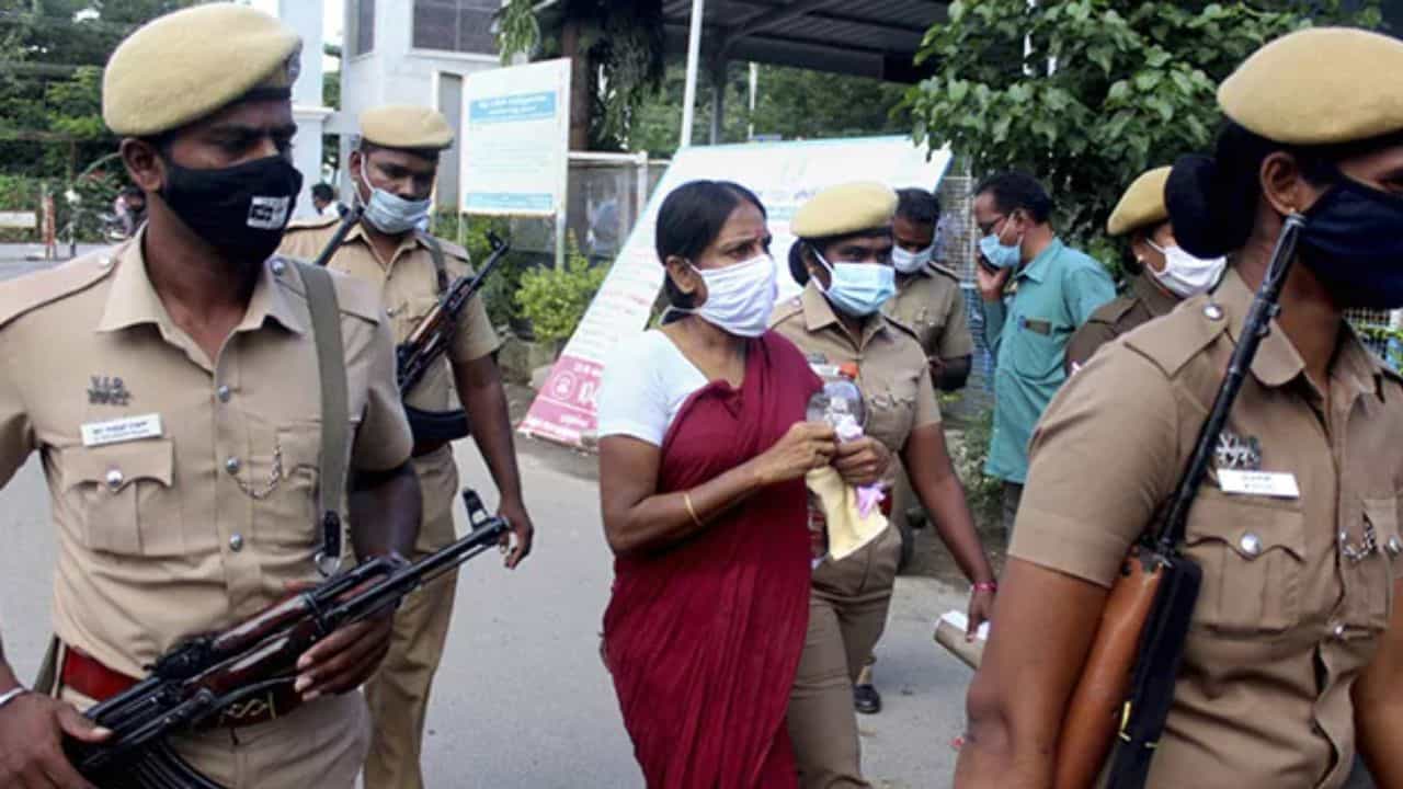 Breaking News: ರಾಜೀವ್ ಗಾಂಧಿ ಹಂತಕರ ಬಿಡುಗಡೆಗೆ ಆದೇಶ ನೀಡಿದ ಸುಪ್ರೀಂ Breaking News: ರಾಜೀವ್ ಗಾಂಧಿ ಹಂತಕರ ಬಿಡುಗಡೆಗೆ ಆದೇಶ ನೀಡಿದ ಸುಪ್ರೀಂ