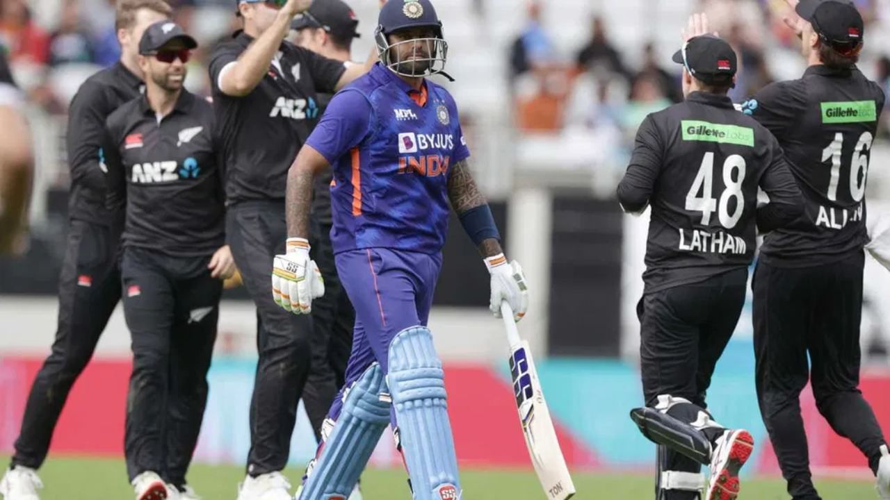 Suryakumar Yadav: ಬಂದ ಪುಟ್ಟ ಹೋದ ಪುಟ್ಟ; ಏಕದಿನ ಮಾದರಿಯಲ್ಲಿ ಸೂರ್ಯನಿಗೆ ಗ್ರಹಣ..! Suryakumar Yadav: ಬಂದ ಪುಟ್ಟ ಹೋದ ಪುಟ್ಟ; ಏಕದಿನ ಮಾದರಿಯಲ್ಲಿ ಸೂರ್ಯನಿಗೆ ಗ್ರಹಣ..!