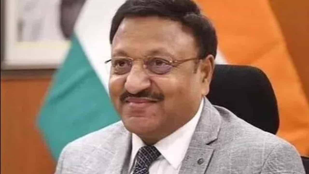Election Commission: ಭಾರತದ ಮುಖ್ಯ ಚುನಾವಣಾ ಆಯುಕ್ತರನ್ನು ಅಂತರಾಷ್ಟ್ರೀಯ ವೀಕ್ಷಕರಾಗಿ ಆಹ್ವಾನಿಸಿದ ನೇಪಾಳದ ಚುನಾವಣಾ ಆಯೋಗ Election Commission: ಭಾರತದ ಮುಖ್ಯ ಚುನಾವಣಾ ಆಯುಕ್ತರನ್ನು ಅಂತರಾಷ್ಟ್ರೀಯ ವೀಕ್ಷಕರಾಗಿ ಆಹ್ವಾನಿಸಿದ ನೇಪಾಳದ ಚುನಾವಣಾ ಆಯೋಗ