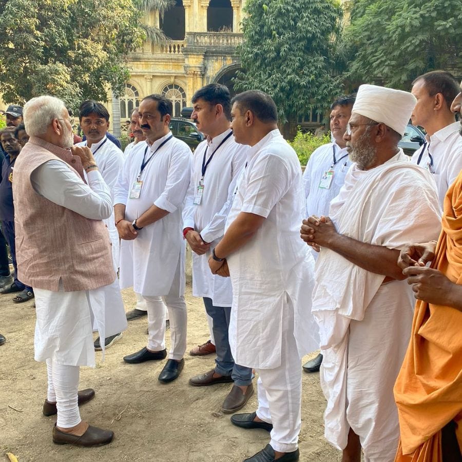 Modi visited the site of the collapsed suspension bridge
