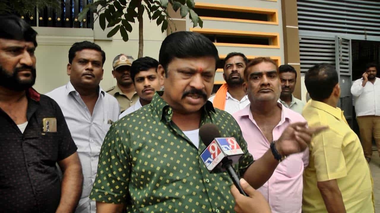 ಸಿದ್ದರಾಮಯ್ಯ ಕೋಲಾರದಲ್ಲಿ ಸ್ಪರ್ಧಿಸಿದ್ರೆ ನಾನು ಕನಿಷ್ಠ 50000 ಮತಗಳಿಂದ ಗೆಲ್ಲುತ್ತೇನೆ: ವರ್ತೂರ್ ಪ್ರಕಾಶ್ ವಿಶ್ವಾಸ ಸಿದ್ದರಾಮಯ್ಯ ಕೋಲಾರದಲ್ಲಿ ಸ್ಪರ್ಧಿಸಿದ್ರೆ ನಾನು ಕನಿಷ್ಠ 50000 ಮತಗಳಿಂದ ಗೆಲ್ಲುತ್ತೇನೆ: ವರ್ತೂರ್ ಪ್ರಕಾಶ್ ವಿಶ್ವಾಸ