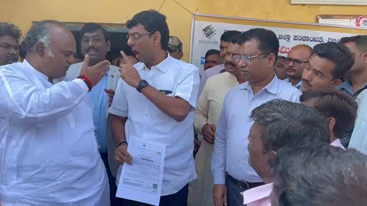 ವಿಜಯಪುರದಲ್ಲಿ ಕಾಂಗ್ರೆಸ್ನ ವಿಧಾನ ಪರಿಷತ್ ಸದಸ್ಯ ಹಾಗೂ ಬಿಜೆಪಿ ಮುಖಂಡನ ಮಧ್ಯೆ ಮಾತಿನ ಚಕಮಕಿ ವಿಜಯಪುರದಲ್ಲಿ ಕಾಂಗ್ರೆಸ್ನ ವಿಧಾನ ಪರಿಷತ್ ಸದಸ್ಯ ಹಾಗೂ ಬಿಜೆಪಿ ಮುಖಂಡನ ಮಧ್ಯೆ ಮಾತಿನ ಚಕಮಕಿ