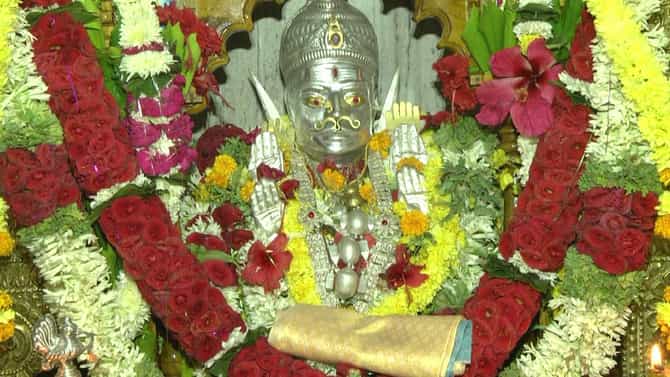 ನಿಡಗುಂದಿ: ಗಣಿ ಗ್ರಾಮದ ಸೋಮೇಶ್ವರ ಜಾತ್ರೆಯಲ್ಲಿ ಬಿಂಗಿ ಪವಾಡವೇ ಪ್ರಮುಖ ಆಕರ್ಷಣೆ, ಇಲ್ಲಿವೆ ಚಿತ್ರಗಳು