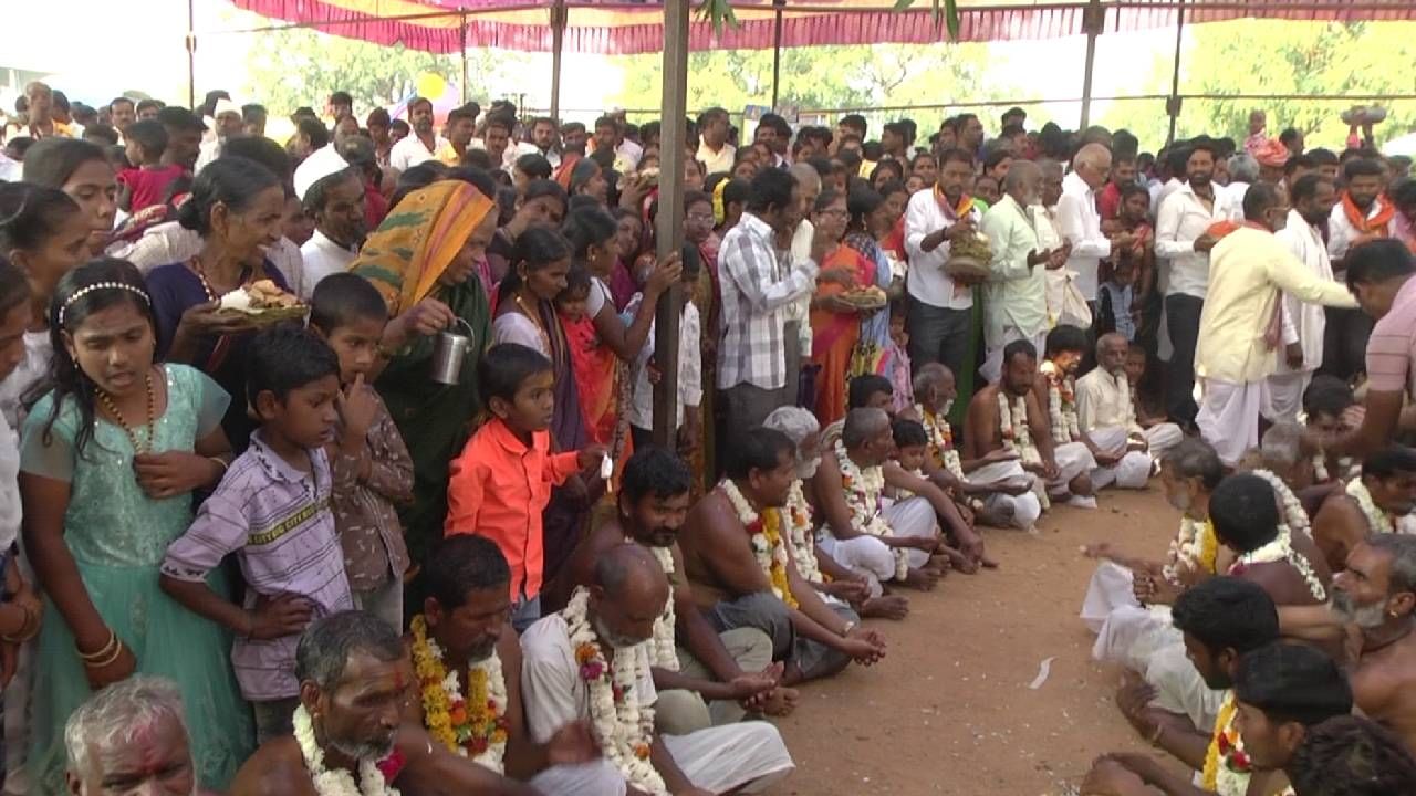 ವಿಜಯಪುರ ಜಿಲ್ಲೆ ನಿಡಗುಂದಿ ತಾಲೂಕಿನ ಗಣಿ ಗ್ರಾಮದ ಸೋಮೇಶ್ವರ ಜಾತ್ರೆ ತನ್ನ ವಿಶಿಷ್ಟ ಸಂಪ್ರದಾಯದಿಂದಲೇ ಹೆಸರು ಮಾಡಿದೆ. ಛಟ್ಟಿ ಅಮಾವಾಸ್ಯೆ ಬಳಿಕ ಮೊದಲ ಭಾನುವಾರ ನಡೆಯೋ ಜಾತ್ರೆಯಲ್ಲಿ ಬಿಂಗಿಯರೇ ಪ್ರಮುಖ ಆಕರ್ಷಣೆ. 