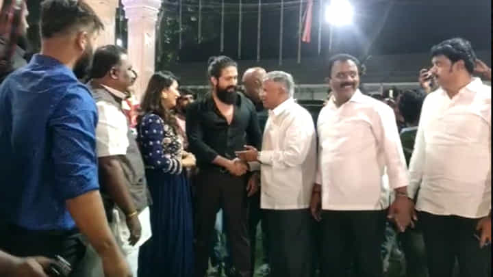 ಅದಿತಿ ಪ್ರಭುದೇವ-ಯಶಸ್ವಿ ಮದುವೆಗೆ ಹೇಗಿತ್ತು ನೋಡಿ ರಾಕಿಂಗ್ ಸ್ಟಾರ್ ಎಂಟ್ರಿ ಅದಿತಿ ಪ್ರಭುದೇವ-ಯಶಸ್ವಿ ಮದುವೆಗೆ ಹೇಗಿತ್ತು ನೋಡಿ ರಾಕಿಂಗ್ ಸ್ಟಾರ್ ಎಂಟ್ರಿ