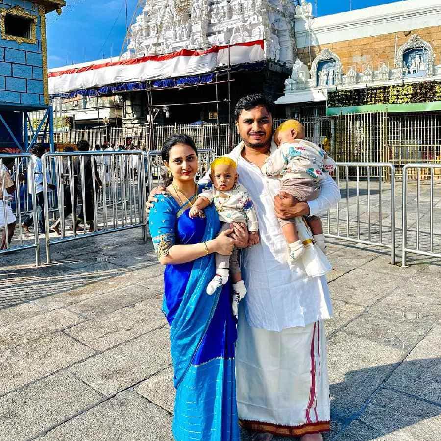 ನಟಿ ಅಮೂಲ್ಯ ತಾಯ್ತನದ ಅನುಭವವನ್ನು ಎಂಜಾಯ್ ಮಾಡುತ್ತಿದ್ದಾರೆ. ಇತ್ತೀಚೆಗೆ ತಮ್ಮ ಅವಳಿ ಮಕ್ಕಳ ನಾಮಕರಣ ಮಾಡಿದ್ದರು. ಸದ್ಯ ತಿರುಪತಿ ತಿಮ್ಮಪ್ಪನ ದರುಶನ ಪಡೆದಿದ್ದು, ಮಕ್ಕಳ ಮುಡಿ ದೇವರಿಗೆ ಅರ್ಪಿಸಿದ್ದಾರೆ.