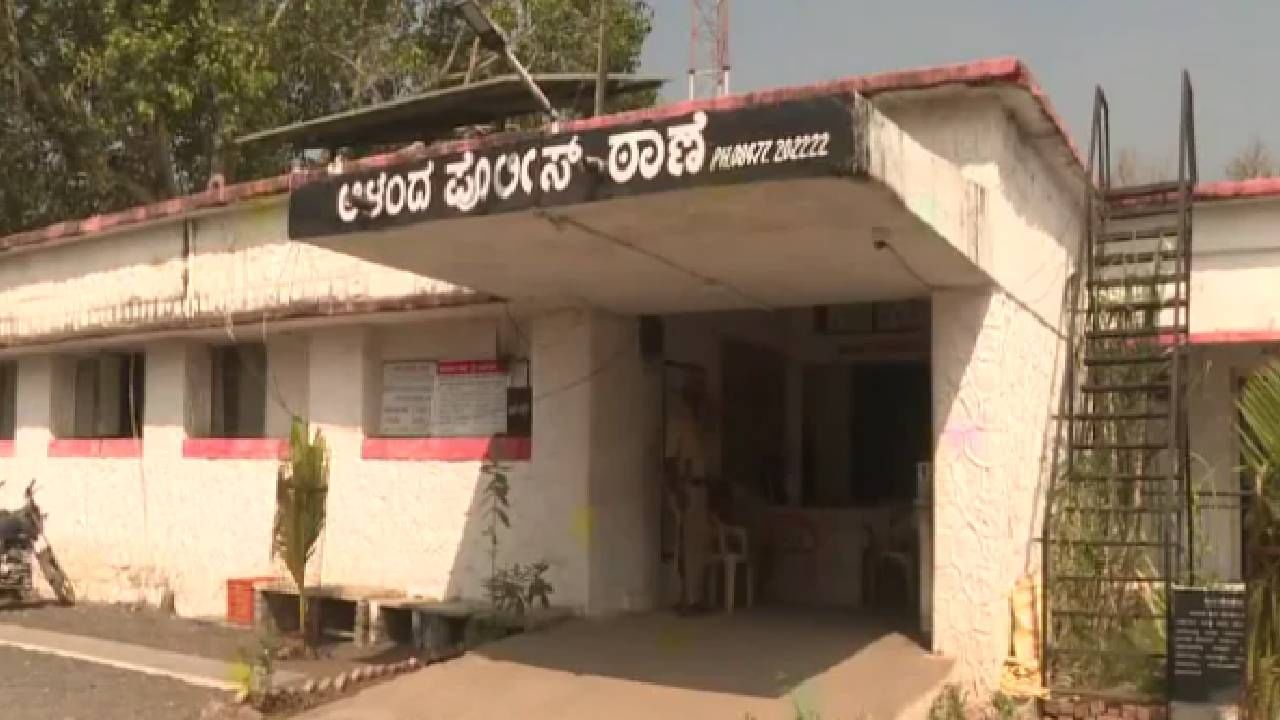 ಅಪ್ರಾಪ್ತ ಬಾಲಕನಿಂದ ಅಪ್ರಾಪ್ತ ಬಾಲಕಿಯ ರೇಪ್ ಅಂಡ್ ಮರ್ಡರ್: 9 ನೇ ದಿನಕ್ಕೆ ಚಾರ್ಜ್ ಶೀಟ್ ಸಲ್ಲಿಸಿದ ಆಳಂದ ಪೊಲೀಸ್ ಅಪ್ರಾಪ್ತ ಬಾಲಕನಿಂದ ಅಪ್ರಾಪ್ತ ಬಾಲಕಿಯ ರೇಪ್ ಅಂಡ್ ಮರ್ಡರ್: 9 ನೇ ದಿನಕ್ಕೆ ಚಾರ್ಜ್ ಶೀಟ್ ಸಲ್ಲಿಸಿದ ಆಳಂದ ಪೊಲೀಸ್