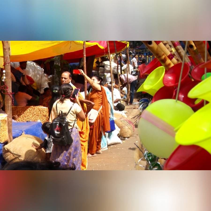 ದೊಡ್ಡ ಬಸವಣ್ಣನ ದೇವಸ್ಥಾನ ಪಕ್ಕದಲ್ಲಿ ಹಳ್ಳಿಯ ಸೊಗಡಿನಲ್ಲಿ ಪಾರ್ಕ್ ನಿರ್ಮಾಣ ಮಾಡ್ಲಾಗಿದೆ. ಕಡಲೆಕಾಯಿ ಪರಿಷೆಯಲ್ಲಿ ವ್ಯಾಪಾರಕ್ಕಾಗಿ ಆಂಧ್ರ, ತಮಿಳುನಾಡು, ರಾಮನಗರ, ಕೋಲಾರ, ಚಿತ್ರದುರ್ಗ ಸೇರಿದಂತೆ ಹಲವೆಡೆಯಿಂದ 3 ಸಾವಿರಕ್ಕೂ ಹೆಚ್ಚು ವ್ಯಾಪಾರಸ್ಥರು ಬಂದಿದ್ದಾರೆ.