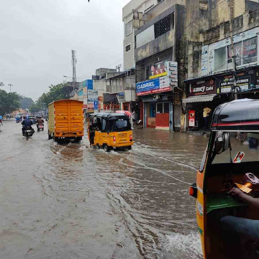 ತಮಿಳುನಾಡು, ಪುದುಚೇರಿ ಮತ್ತು ಕಾರೈಕಲ್, ಕೇರಳ, ಮಾಹೆ, ಆಂಧ್ರಪ್ರದೇಶದ ರಾಯಲಸೀಮಾ, ದಕ್ಷಿಣ ಭಾರತದ ಹಲವಾರು ರಾಜ್ಯಗಳಲ್ಲಿ ಇಂದು ಭಾರೀ ಮಳೆಯಾಗಲಿದೆ. 