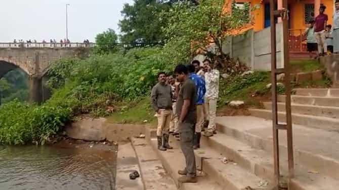 ದಾಂಡೇಲಿಯ ಕಾಳಿ ನದಿಯಲ್ಲಿ ಈಜಲು ಹೋಗಿದವನನ್ನು ಎಳೆದೊಯ್ದ ಮೊಸಳೆ, ಭಯ ಭೀತರಾದ ಜನ