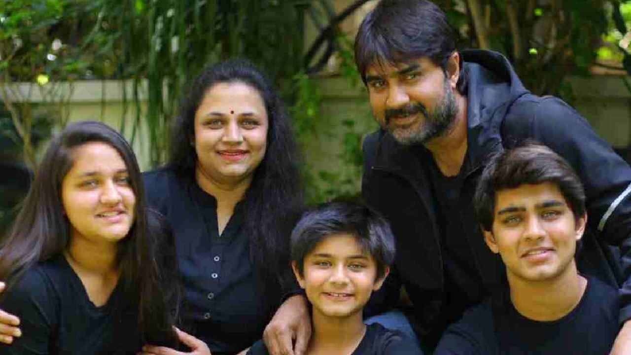 'ಸುಳ್ಳು ಸುದ್ದಿ ಹರಡುವವರ ವಿರುದ್ಧ ಕಾನೂನು ಕ್ರಮ', ವಿಚ್ಛೇದನ ವದಂತಿಗೆ ತೆರೆ ಎಳೆದ ನಟ ಶ್ರೀಕಾಂತ್ 'ಸುಳ್ಳು ಸುದ್ದಿ ಹರಡುವವರ ವಿರುದ್ಧ ಕಾನೂನು ಕ್ರಮ', ವಿಚ್ಛೇದನ ವದಂತಿಗೆ ತೆರೆ ಎಳೆದ ನಟ ಶ್ರೀಕಾಂತ್