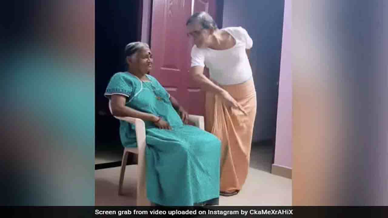 70ರ ವ್ಯಕ್ತಿ ಹೆಂಡತಿಯೆದುರು ‘ಅರೇಬಿಕ್ ಕುತು’ ನೃತ್ಯ ಮಾಡಿದ ವಿಡಿಯೋ ವೈರಲ್ 70ರ ವ್ಯಕ್ತಿ ಹೆಂಡತಿಯೆದುರು ‘ಅರೇಬಿಕ್ ಕುತು’ ನೃತ್ಯ ಮಾಡಿದ ವಿಡಿಯೋ ವೈರಲ್