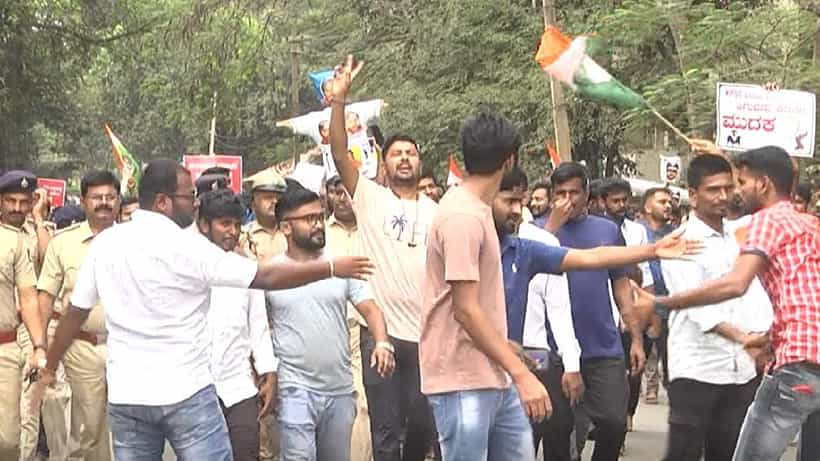 ಧಾರವಾಡದಲ್ಲಿ ಪಿಎಸ್ಐ ಆಕಾಂಕ್ಷಿಗಳ ಪ್ರತಿಭಟನೆ; 545, 402 ಪಿಎಸ್ಐ ನೇಮಕಾತಿ ಪರೀಕ್ಷೆ ಏಕಕಾಲಕ್ಕೆ ನಡೆಸುವಂತೆ ಆಗ್ರಹ