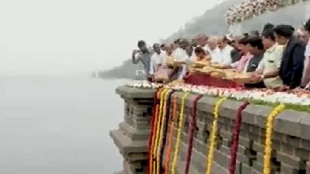 ಐತಿಹಾಸಿಕ ಕ್ಷಣಕ್ಕೆ ಕಾರಣವಾದ ಚಿತ್ರದುರ್ಗ; ದಶಕಗಳ ಬಳಿಕ ವಾಣಿವಿಲಾಸ ಸಾಗರ ಜಲಾಶಯ ಭರ್ತಿ, ಸಿಎಂ ಬೊಮ್ಮಾಯಿ ಬಾಗಿನ ಅರ್ಪಣೆ