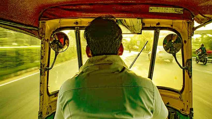 ಆಟೋದಲ್ಲಿ ಏರ್ಪೋಡ್ಸ್ ಮರೆತ ಮಹಿಳೆ, ನೆಟ್ಟಿಗರ ಗಮನ ಸೆಳೆದ ಆಟೋ ಚಾಲಕ