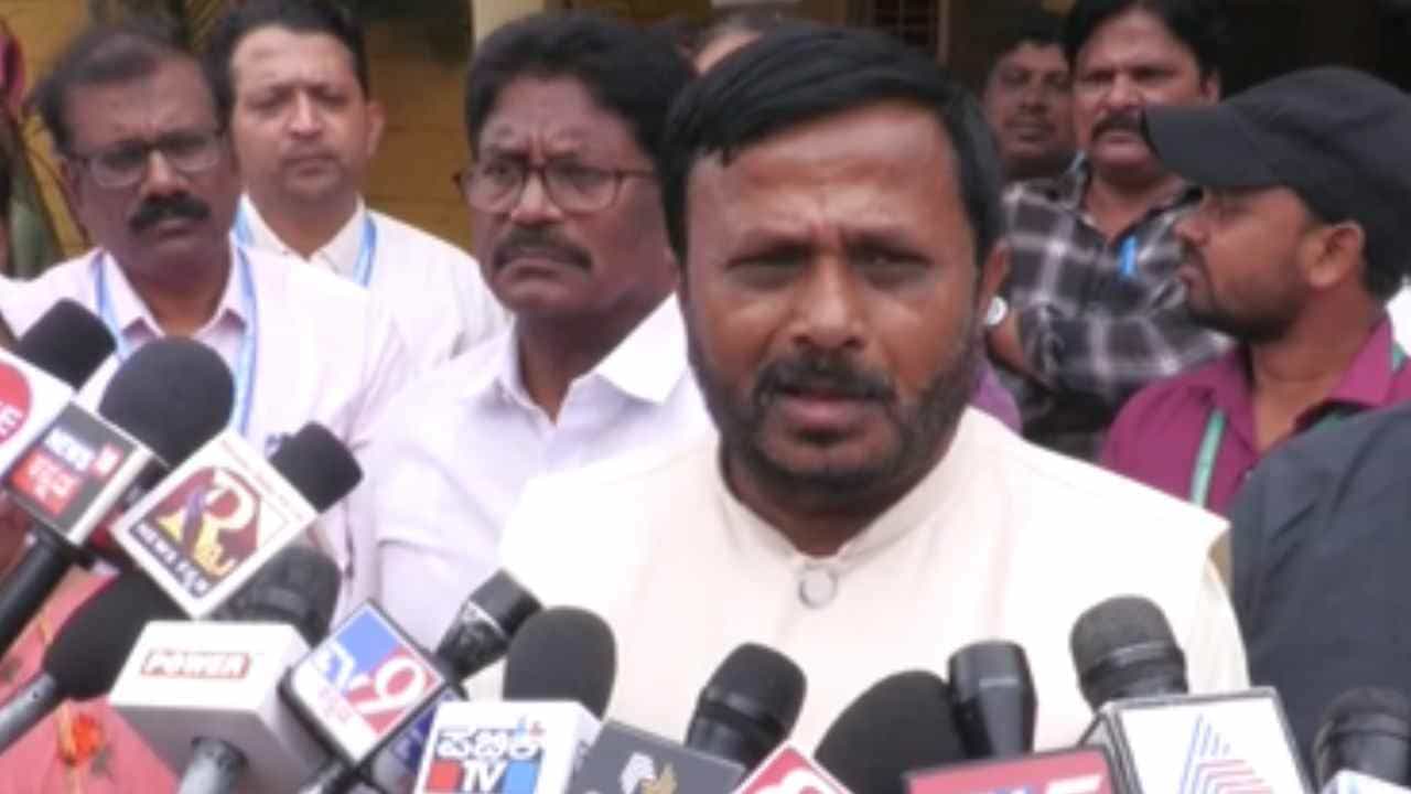 ತುಮಕೂರಿನಲ್ಲಿ ತಾಯಿ, ಅವಳಿ ಶಿಶುಗಳ ಸಾವಿನ ಪ್ರಕರಣ, ಅದು ಇಡೀ ನಾಗರಿಕ ಸಮಾಜ ತಲೆತಗ್ಗಿಸುವ ವಿಚಾರ -ಅಧ್ಯಕ್ಷ ನಾಗನಗೌಡ ತುಮಕೂರಿನಲ್ಲಿ ತಾಯಿ, ಅವಳಿ ಶಿಶುಗಳ ಸಾವಿನ ಪ್ರಕರಣ, ಅದು ಇಡೀ ನಾಗರಿಕ ಸಮಾಜ ತಲೆತಗ್ಗಿಸುವ ವಿಚಾರ -ಅಧ್ಯಕ್ಷ ನಾಗನಗೌಡ