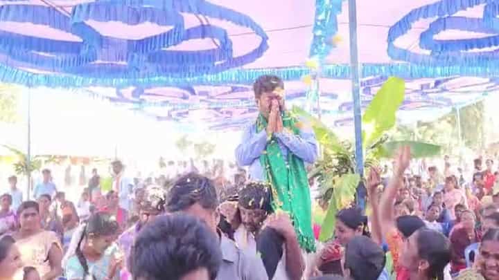 ಹೆಗಲ ಮೇಲೆ ಕೂರಿಸಿ ಶಾಸಕ ಎಂಪಿ ರೇಣುಕಾಚಾರ್ಯರಿಗೆ ಭರ್ಜರಿ ಸ್ವಾಗತ ಕೋರಿದ ಅಭಿಮಾನಿಗಳು ಹೆಗಲ ಮೇಲೆ ಕೂರಿಸಿ ಶಾಸಕ ಎಂಪಿ ರೇಣುಕಾಚಾರ್ಯರಿಗೆ ಭರ್ಜರಿ ಸ್ವಾಗತ ಕೋರಿದ ಅಭಿಮಾನಿಗಳು