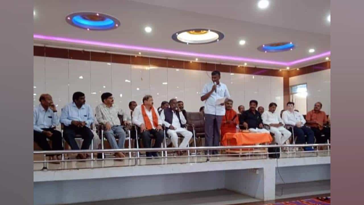 ಫೆಬ್ರವರಿಯಲ್ಲಿ ಎರಡು ದಿನಗಳ ಕಾಲ ರಾಜನಹಳ್ಳಿ ವಾಲ್ಮೀಕಿ ಜಾತ್ರೆ ನಡೆಸಲು ತೀರ್ಮಾನ ಫೆಬ್ರವರಿಯಲ್ಲಿ ಎರಡು ದಿನಗಳ ಕಾಲ ರಾಜನಹಳ್ಳಿ ವಾಲ್ಮೀಕಿ ಜಾತ್ರೆ ನಡೆಸಲು ತೀರ್ಮಾನ
