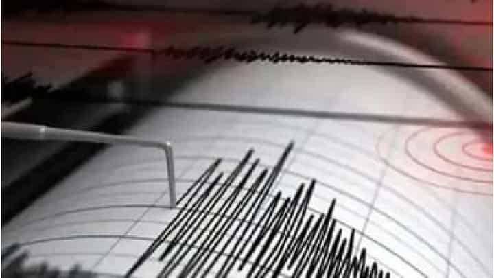 Vijayapura Earthquake: ವಿಜಯಪುರದಲ್ಲಿ ಮತ್ತೆ ಭೂಕಂಪನದ ಅನುಭವ: ಪದೇ ಪದೇ ಕಂಪನದಿಂದ ಆತಂಕಗೊಂಡ ಹಳ್ಳಿ ಜನ Vijayapura Earthquake: ವಿಜಯಪುರದಲ್ಲಿ ಮತ್ತೆ ಭೂಕಂಪನದ ಅನುಭವ: ಪದೇ ಪದೇ ಕಂಪನದಿಂದ ಆತಂಕಗೊಂಡ ಹಳ್ಳಿ ಜನ