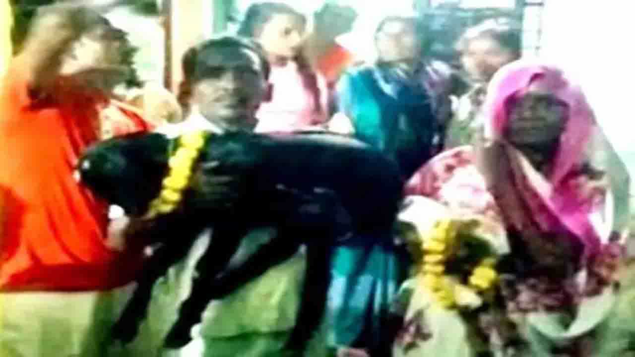 ಮೇಕೆಮರಿಗಳ ಹುಟ್ಟುಹಬ್ಬ; ‘ನಮಗೆ ಮಕ್ಕಳಿಲ್ಲ, ಇವರೇ ನಮಗೆ ಎಲ್ಲ’ ಮೇಕೆಮರಿಗಳ ಹುಟ್ಟುಹಬ್ಬ; ‘ನಮಗೆ ಮಕ್ಕಳಿಲ್ಲ, ಇವರೇ ನಮಗೆ ಎಲ್ಲ’