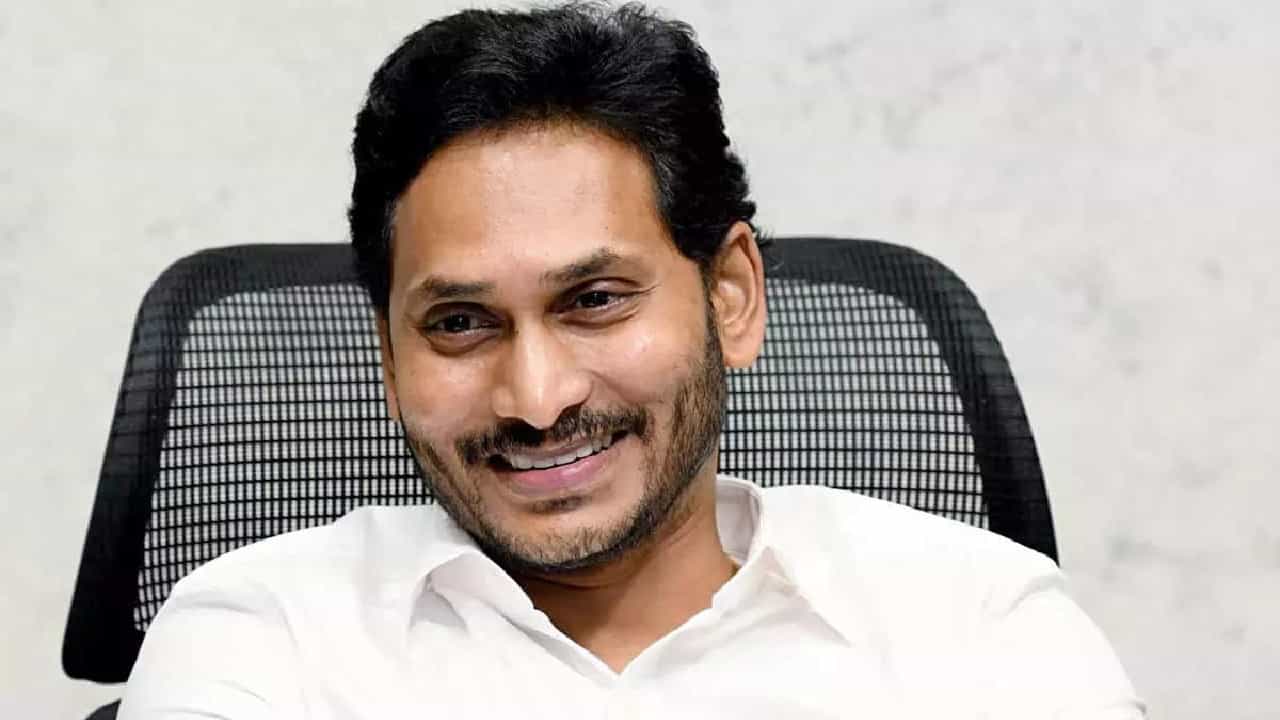2023ರ ಏಪ್ರಿಲ್ನಿಂದ ನೂತನ ರಾಜಧಾನಿ ವೈಜಾಗ್ನಿಂದ ಕಾರ್ಯ ನಿರ್ವಹಿಸಲಿದೆ ಆಂಧ್ರದ ಜಗನ್ ಮೋಹನ್ ರೆಡ್ಡಿ ಸರ್ಕಾರ 2023ರ ಏಪ್ರಿಲ್ನಿಂದ ನೂತನ ರಾಜಧಾನಿ ವೈಜಾಗ್ನಿಂದ ಕಾರ್ಯ ನಿರ್ವಹಿಸಲಿದೆ ಆಂಧ್ರದ ಜಗನ್ ಮೋಹನ್ ರೆಡ್ಡಿ ಸರ್ಕಾರ