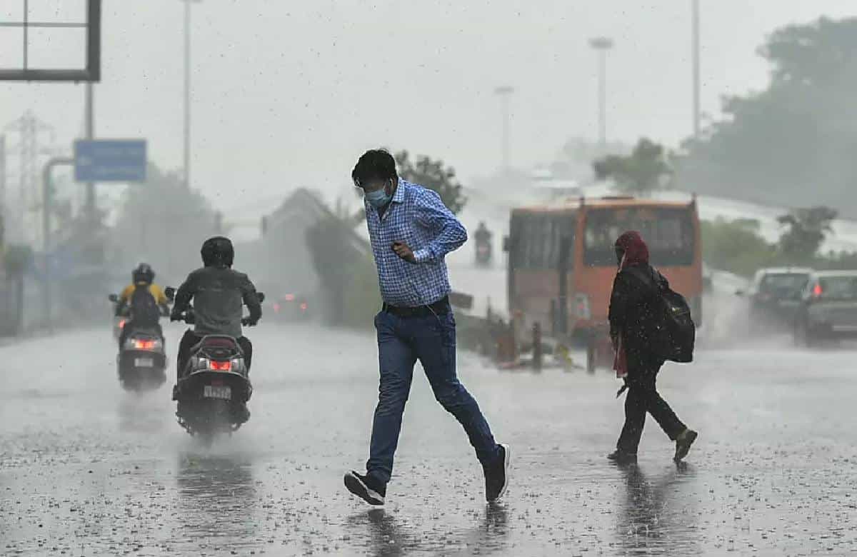 Karnataka Weather Today: ಕರ್ನಾಟಕದ ಹಲವೆಡೆ ಇಂದು ಚಳಿಯ ಜೊತೆ ತುಂತುರು ಮಳೆ ಸಾಧ್ಯತೆ Karnataka Weather Today: ಕರ್ನಾಟಕದ ಹಲವೆಡೆ ಇಂದು ಚಳಿಯ ಜೊತೆ ತುಂತುರು ಮಳೆ ಸಾಧ್ಯತೆ
