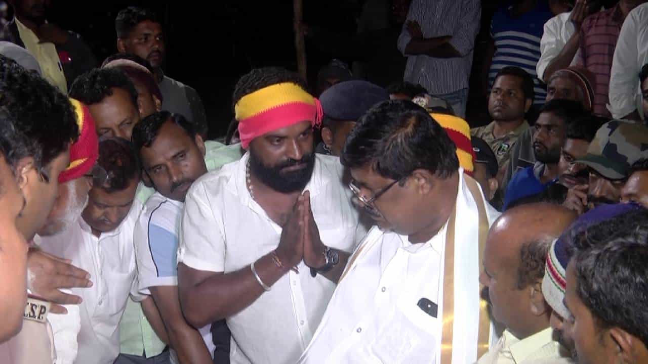 ಹೆಬ್ಬನಹಳ್ಳಿಯಲ್ಲಿ ಕಾಡಾನೆ ದಾಳಿಗೆ ವ್ಯಕ್ತಿ ಸಾವು; ಸಿಎಂ ಸೂಚನೆ ಮೇರೆಗೆ ಸ್ಥಳಕ್ಕೆ ಬಂದ ಉಸ್ತುವಾರಿ ಸಚಿವರಿಂದ ಸಮಸ್ಯೆ ಪರಿಹಾರದ ಭರವಸೆ ಹೆಬ್ಬನಹಳ್ಳಿಯಲ್ಲಿ ಕಾಡಾನೆ ದಾಳಿಗೆ ವ್ಯಕ್ತಿ ಸಾವು; ಸಿಎಂ ಸೂಚನೆ ಮೇರೆಗೆ ಸ್ಥಳಕ್ಕೆ ಬಂದ ಉಸ್ತುವಾರಿ ಸಚಿವರಿಂದ ಸಮಸ್ಯೆ ಪರಿಹಾರದ ಭರವಸೆ
