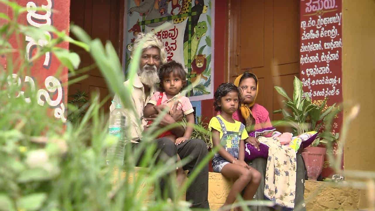 ಐಪಿಎಲ್ ಬೆಟ್ಟಿಂಗ್ ಸಾಲಕ್ಕೆ ಹೆದರಿ ಪತಿ ಪರಾರಿ, 20 ದಿನದ ಹಸುಗೂಸು, ವಯೋವೃದ್ಧ ತಂದೆಯೊಂದಿಗೆ ಬೀದಿಯಲ್ಲಿ ಜೀವನ ನಡೆಸುತ್ತಿರುವ ಬಾಣಂತಿ ಐಪಿಎಲ್ ಬೆಟ್ಟಿಂಗ್ ಸಾಲಕ್ಕೆ ಹೆದರಿ ಪತಿ ಪರಾರಿ, 20 ದಿನದ ಹಸುಗೂಸು, ವಯೋವೃದ್ಧ ತಂದೆಯೊಂದಿಗೆ ಬೀದಿಯಲ್ಲಿ ಜೀವನ ನಡೆಸುತ್ತಿರುವ ಬಾಣಂತಿ