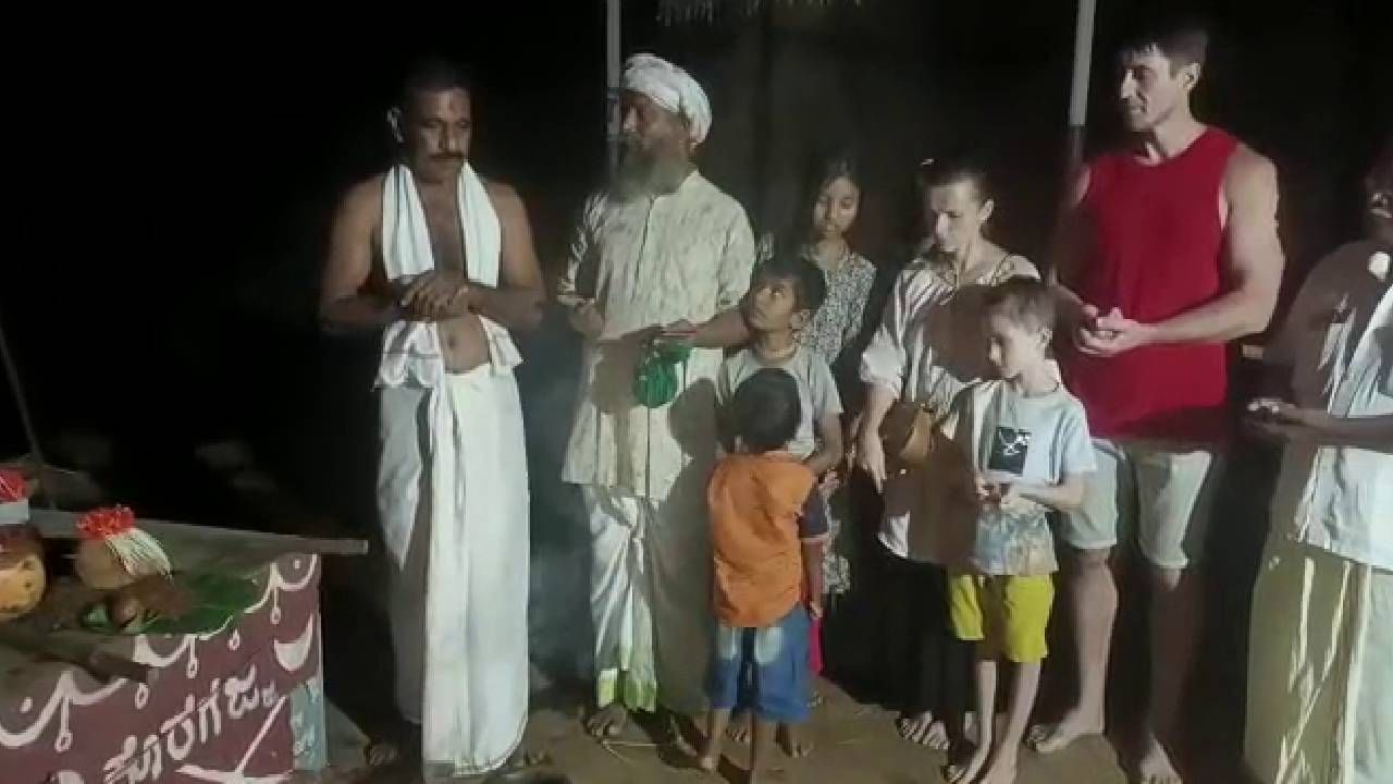ಕರಾವಳಿಯಲ್ಲಿ ಕಾರ್ಣಿಕ ಮೆರೆದ ಕೊರಗಜ್ಜ: ಅನಾರೋಗ್ಯದಿಂದ ಗುಣಮುಖನಾದ ಮಗ, ಹರಕೆ ಸಲ್ಲಿಸಿದ ಉಕ್ರೇನ್ ಕುಟುಂಬ ಕರಾವಳಿಯಲ್ಲಿ ಕಾರ್ಣಿಕ ಮೆರೆದ ಕೊರಗಜ್ಜ: ಅನಾರೋಗ್ಯದಿಂದ ಗುಣಮುಖನಾದ ಮಗ, ಹರಕೆ ಸಲ್ಲಿಸಿದ ಉಕ್ರೇನ್ ಕುಟುಂಬ