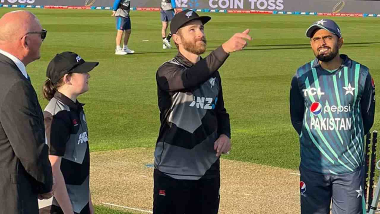 NZ Vs PAK Playing XI: ಟಾಸ್ ಗೆದ್ದ ನ್ಯೂಜಿಲೆಂಡ್, ಪಾಕಿಸ್ತಾನ ಬೌಲಿಂಗ್; ಉಭಯ ತಂಡಗಳು ಹೀಗಿವೆ NZ Vs PAK Playing XI: ಟಾಸ್ ಗೆದ್ದ ನ್ಯೂಜಿಲೆಂಡ್, ಪಾಕಿಸ್ತಾನ ಬೌಲಿಂಗ್; ಉಭಯ ತಂಡಗಳು ಹೀಗಿವೆ