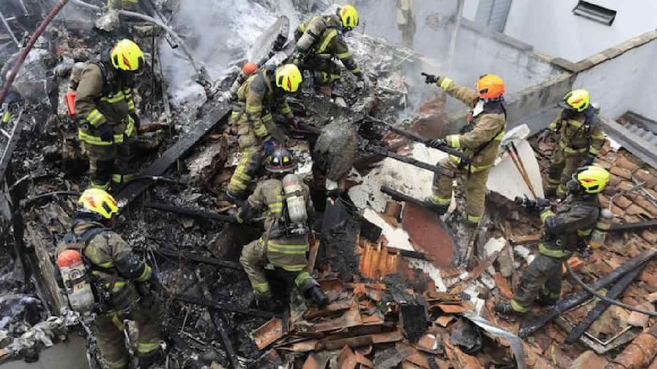 ಕೊಲಂಬಿಯಾದಲ್ಲಿ ಮನೆಗೆ ಡಿಕ್ಕಿ ಹೊಡೆದು ಸಣ್ಣ ವಿಮಾನ ಪತನ; 8 ಪ್ರಯಾಣಿಕರು ಸಾವು