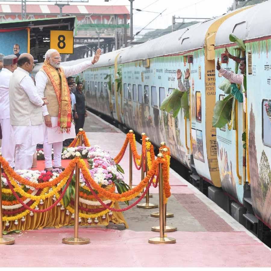 ಈ ರೈಲು ಯಾತ್ರಿಗಳನ್ನು ಕಾಶಿ, ಅಯೋಧ್ಯೆ ಸೇರಿದಂತೆ ಹಲವು ಪ್ರಮುಖ ಯಾತ್ರಾ ಸ್ಥಳಗಳಿಗೆ ಕೊಂಡೊಯ್ಯಲಿದ್ದು, ಒಂದು ವಾರದಲ್ಲಿ ಮರಳಿ ಬರಲಿದೆ. ರೈಲಿಗೆ ₹ 20,000 ಶುಲ್ಕ ನಿಗದಿಪಡಿಸಲಾಗಿದ್ದು, ರಾಜ್ಯ ಸರ್ಕಾರವು ₹ 5 ಸಾವಿರ ಸಹಾಯನಧನ ಒದಗಿಸುತ್ತಿದೆ. 