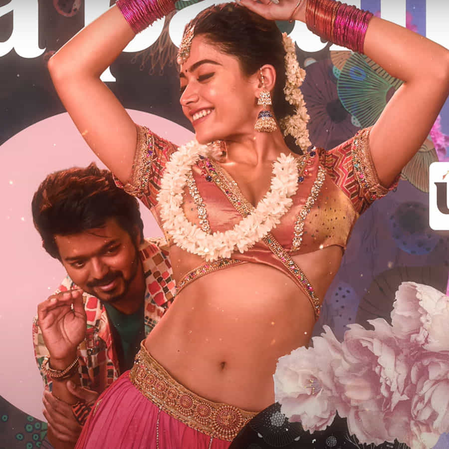 ‘ವಾರಿಸು’ ಸಿನಿಮಾ ಬಗ್ಗೆ ಪ್ರೇಕ್ಷಕರಿಗೆ ಸಾಕಷ್ಟು ನಿರೀಕ್ಷೆ ಇದೆ. ಈ ಚಿತ್ರದಲ್ಲಿ ವಿಜಯ್ಗೆ ಜತೆಯಾಗಿ ನಟಿ ರಶ್ಮಿಕಾ ಮಂದಣ್ಣ ಅವರು ಕಾಣಿಸಿಕೊಂಡಿದ್ದಾರೆ. ಈ ಚಿತ್ರ ಜನವರಿಯಲ್ಲಿ ತೆರೆಗೆ ಬರುತ್ತಿದೆ.
