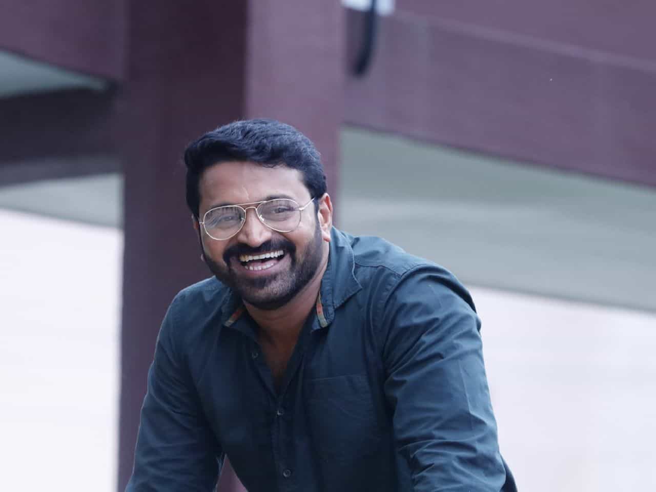 Rishab Shetty: ಬಾಲಿವುಡ್ ಸಿನಿಮಾ ಸೋಲುತ್ತಿರಲು ಕಾರಣ ಏನು? ಎಂದು ಹೇಳಿದ ರಿಷಬ್ ಶೆಟ್ಟಿ Rishab Shetty: ಬಾಲಿವುಡ್ ಸಿನಿಮಾ ಸೋಲುತ್ತಿರಲು ಕಾರಣ ಏನು? ಎಂದು ಹೇಳಿದ ರಿಷಬ್ ಶೆಟ್ಟಿ