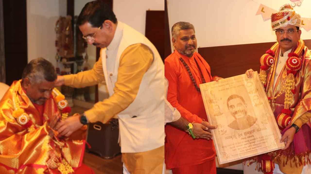ಕೇಂದ್ರ ಸಚಿವ ಪ್ರಲ್ಹಾದ್ ಜೋಶಿ ಭೇಟಿ ಮಾಡಿ ಕೃತಜ್ಞತೆ ಸಲ್ಲಿಸಿದ ವಾಲ್ಮೀಕಿ ಪ್ರಸನ್ನಾನಂದ ಸ್ವಾಮೀಜಿ ಕೇಂದ್ರ ಸಚಿವ ಪ್ರಲ್ಹಾದ್ ಜೋಶಿ ಭೇಟಿ ಮಾಡಿ ಕೃತಜ್ಞತೆ ಸಲ್ಲಿಸಿದ ವಾಲ್ಮೀಕಿ ಪ್ರಸನ್ನಾನಂದ ಸ್ವಾಮೀಜಿ