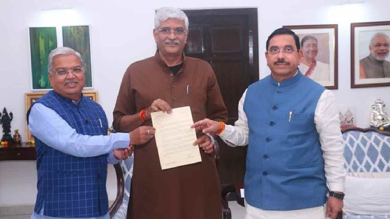 ರಾಜ್ಯದ ನೀರಾವರಿ ಯೋಜನೆಗಳ ಕುರಿತು ಕೇಂದ್ರ ಜಲಶಕ್ತಿ ಸಚಿವ ಗಜೇಂದ್ರ ಸಿಂಗ್ ಶೇಖಾವತ್ ಜೊತೆ ಪ್ರಲ್ಹಾದ್ ಜೋಶಿ ಮಹತ್ವದ ಮಾತುಕತೆ ರಾಜ್ಯದ ನೀರಾವರಿ ಯೋಜನೆಗಳ ಕುರಿತು ಕೇಂದ್ರ ಜಲಶಕ್ತಿ ಸಚಿವ ಗಜೇಂದ್ರ ಸಿಂಗ್ ಶೇಖಾವತ್ ಜೊತೆ ಪ್ರಲ್ಹಾದ್ ಜೋಶಿ ಮಹತ್ವದ ಮಾತುಕತೆ
