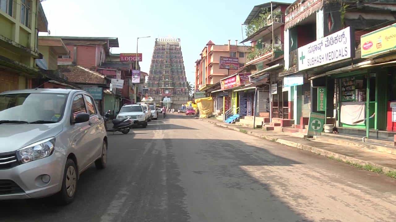 ಶೃಂಗೇರಿ: ಮಸೀದಿ ಎದುರು ಬಾವುಟ ತೆರವು ವಿಚಾರಕ್ಕೆ ಘರ್ಷಣೆ, ಶ್ರೀರಾಮಸೇನೆ ಮುಖಂಡ, ಪಪಂ ಸದಸ್ಯ ಆಸ್ಪತ್ರೆಗೆ ದಾಖಲು ಶೃಂಗೇರಿ: ಮಸೀದಿ ಎದುರು ಬಾವುಟ ತೆರವು ವಿಚಾರಕ್ಕೆ ಘರ್ಷಣೆ, ಶ್ರೀರಾಮಸೇನೆ ಮುಖಂಡ, ಪಪಂ ಸದಸ್ಯ ಆಸ್ಪತ್ರೆಗೆ ದಾಖಲು