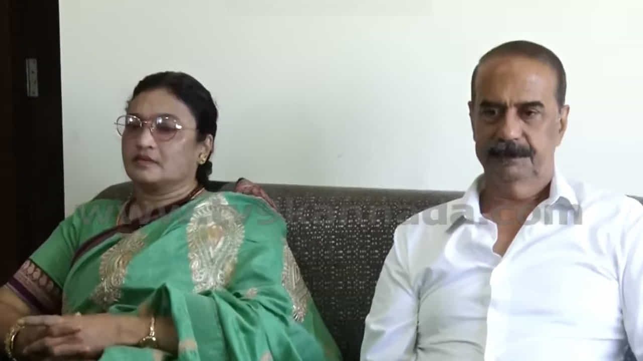 ವೈಷ್ಣವಿ ಗೌಡ ಪಾಲಕರ ಸುದ್ದಿಗೋಷ್ಠಿ; ಲೈವ್ ನೋಡಲು ಇಲ್ಲಿ ಕ್ಲಿಕ್ ಮಾಡಿ