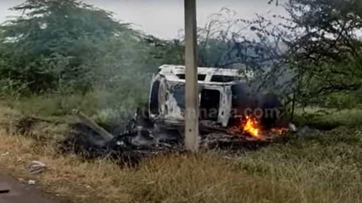 ನರಗುಂದ ಬಳಿ ಕಾರು ಮತ್ತು ಬೈಕ್ ಮುಖಾಮುಖಿ ಡಿಕ್ಕಿ, ಇಬ್ಬರ ಸಾವು; ಡಿಕ್ಕಿಯ ನಂತರ ಹೊತ್ತಿಯುರಿದ ವಾಹನಗಳು! ನರಗುಂದ ಬಳಿ ಕಾರು ಮತ್ತು ಬೈಕ್ ಮುಖಾಮುಖಿ ಡಿಕ್ಕಿ, ಇಬ್ಬರ ಸಾವು; ಡಿಕ್ಕಿಯ ನಂತರ ಹೊತ್ತಿಯುರಿದ ವಾಹನಗಳು!