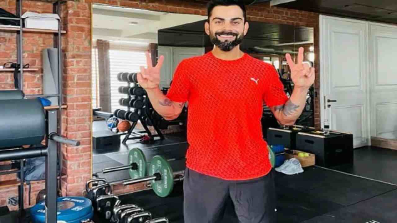 ಟೀಂ ಇಂಡಿಯಾ ಮಾಜಿ ನಾಯಕ ವಿರಾಟ್ ಕೊಹ್ಲಿ ಇಂದು ತಮ್ಮ 34ನೇ ವರ್ಷದ ಹುಟ್ಟುಹಬ್ಬವನ್ನು ಆಚರಿಸಿಕೊಳ್ಳುತ್ತಿದ್ದಾರೆ. 5 ನವೆಂಬರ್ 1988 ರಂದು ಜನಿಸಿದ ಕೊಹ್ಲಿ ಇಂದು ಭಾರತೀಯ ಕ್ರಿಕೆಟ್ನ ಜೀವಾಳ. ಮೂರೂ ಫಾರ್ಮೆಟ್ಗಳಲ್ಲಿ ತಂಡದ ನಾಯಕತ್ವ ವಹಿಸಿದ್ದ ಕೊಹ್ಲಿ, ಬ್ಯಾಟ್ ಮೂಲಕ ಹಲವು ದಾಖಲೆಗಳನ್ನು ತಮ್ಮ ಹೆಸರಿನಲ್ಲಿ ಮಾಡಿಕೊಂಡಿದ್ದಲ್ಲದೆ, ಗಳಿಕೆಯಲ್ಲೂ ಕಿಂಗ್ ಎನಿಸಿಕೊಂಡಿದ್ದಾರೆ.