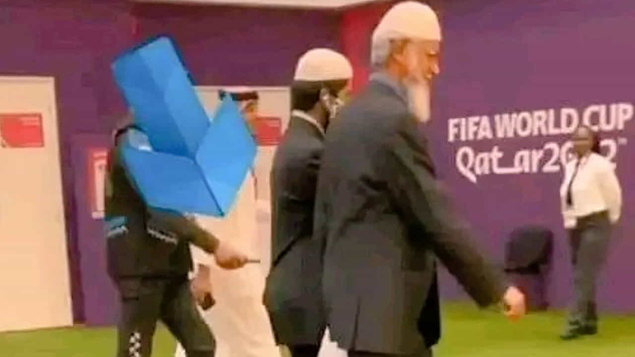 FIFA World Cup ಕತಾರ್ನಲ್ಲಿ ಧಾರ್ಮಿಕ ಪ್ರವಚನ ನೀಡಲು ವಿವಾದಿತ ಇಸ್ಲಾಂ ಧರ್ಮ ಬೋಧಕ ಜಾಕಿರ್ ನಾಯಕ್ಗೆ ಆಹ್ವಾನ FIFA World Cup ಕತಾರ್ನಲ್ಲಿ ಧಾರ್ಮಿಕ ಪ್ರವಚನ ನೀಡಲು ವಿವಾದಿತ ಇಸ್ಲಾಂ ಧರ್ಮ ಬೋಧಕ ಜಾಕಿರ್ ನಾಯಕ್ಗೆ ಆಹ್ವಾನ