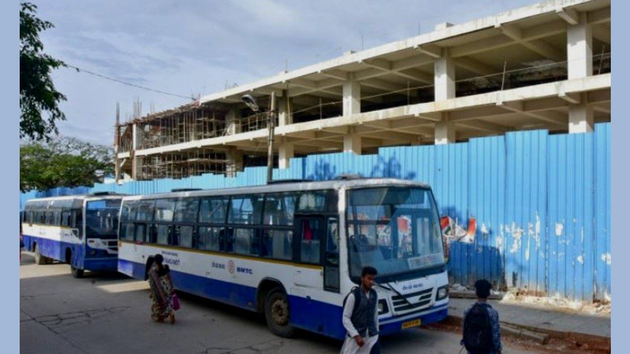 Kalasipalya bus terminal: ಕಲಾಸಿಪಾಳ್ಯ ಬಸ್ ಟರ್ಮಿನಲ್ ಸಿದ್ಧವಾಗಿದೆ ಆದರೆ ಇನ್ನೂ ಒಪನ್ ಆಗಿಲ್ಲ! ಪ್ರಯಾಣಿಕರಿಗೆ ಪ್ರಯಾಸ ತಪ್ಪಿಲ್ಲ Kalasipalya bus terminal: ಕಲಾಸಿಪಾಳ್ಯ ಬಸ್ ಟರ್ಮಿನಲ್ ಸಿದ್ಧವಾಗಿದೆ ಆದರೆ ಇನ್ನೂ ಒಪನ್ ಆಗಿಲ್ಲ! ಪ್ರಯಾಣಿಕರಿಗೆ ಪ್ರಯಾಸ ತಪ್ಪಿಲ್ಲ