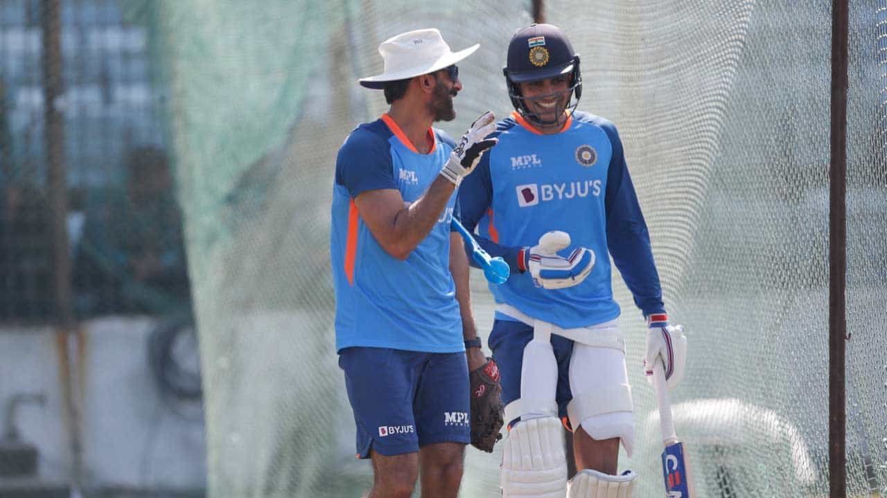 ಭಾರತ ಹಾಗೂ ಬಾಂಗ್ಲಾದೇಶ ನಡುವಣ ಮೊದಲ ಟೆಸ್ಟ್ ಪಂದ್ಯ ಡಿಸೆಂಬರ್ 14 ರಿಂದ 18 ವರೆಗೆ ನಡೆಯಲಿದೆ. ಇದು ಚಿತ್ತಗಾಂಗ್ನ ಜಹುರ್ ಅಹ್ಮದ್ ಚೌಧರಿ ಮೈದಾನದಲ್ಲಿ ಆಯೋಜಿಸಲಾಗಿದೆ.