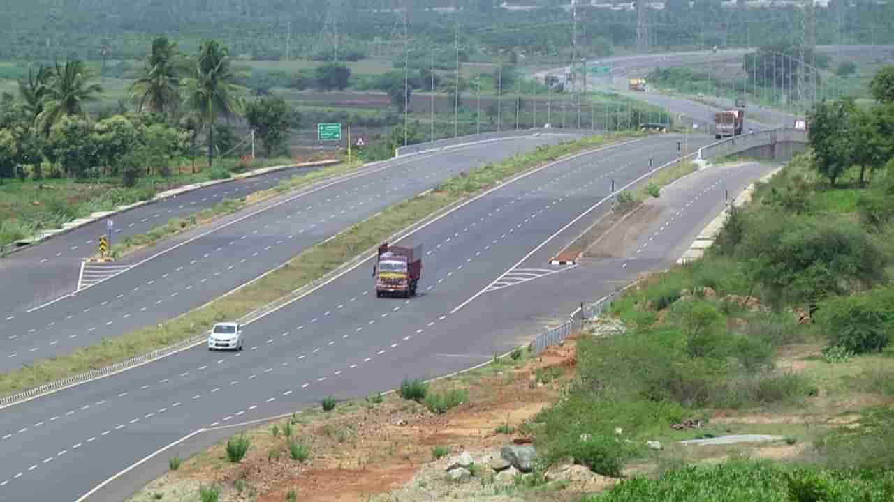 Chitradurga highway: ಅಪಘಾತಗಳ ತವರು ಚಿತ್ರದುರ್ಗದ ಸುತ್ತಮುತ್ತ ಹೆದ್ದಾರಿಗಳೇ ಹೆಮ್ಮಾರಿಗಳು, ಅಧಿಕಾರಿಗಳು ಕಣ್ಮುಚ್ಚಿ ಕುಳಿತಿರುವುದೂ ಇದಕ್ಕೆ ಕಾರಣವಾಗಿದೆ!