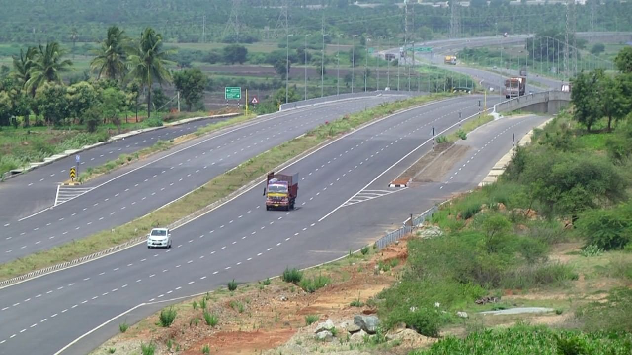 Chitradurga highway: ಅಪಘಾತಗಳ ತವರು ಚಿತ್ರದುರ್ಗದ ಸುತ್ತಮುತ್ತ ಹೆದ್ದಾರಿಗಳೇ ಹೆಮ್ಮಾರಿಗಳು, ಅಧಿಕಾರಿಗಳು ಕಣ್ಮುಚ್ಚಿ ಕುಳಿತಿರುವುದೂ ಇದಕ್ಕೆ ಕಾರಣವಾಗಿದೆ!