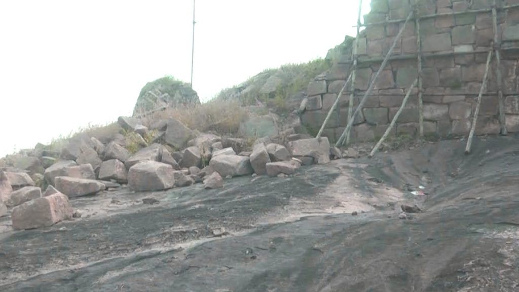 Vindhyagiri Hill in danger as big boulders slip from the hill