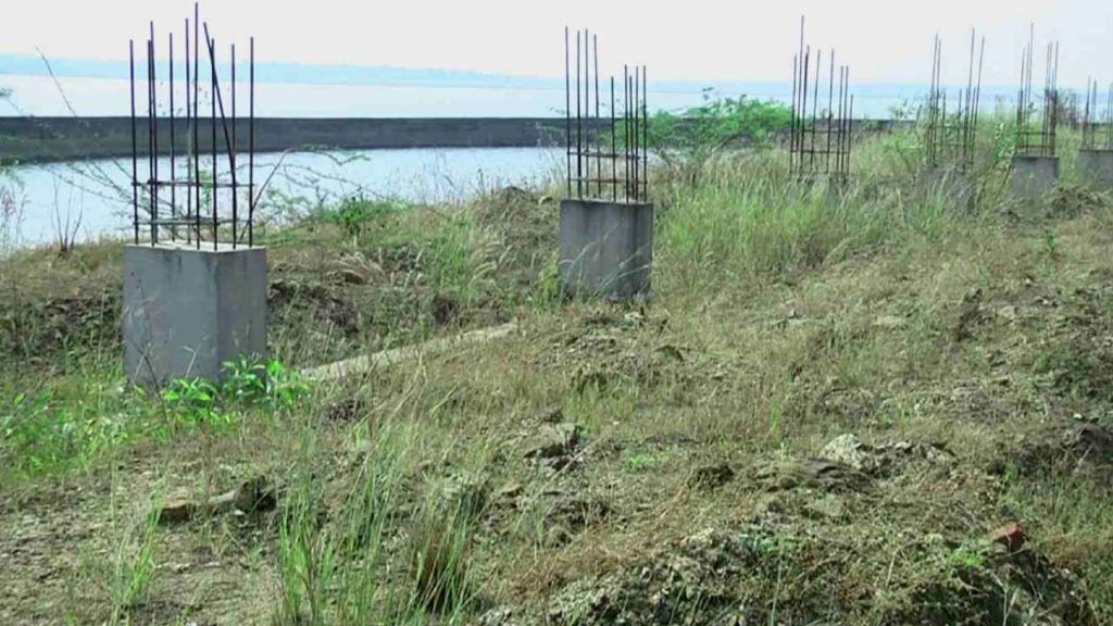 Glass house project in Heggeri lake in outskirts in Haveri stopped but crores of rupees spent on the project