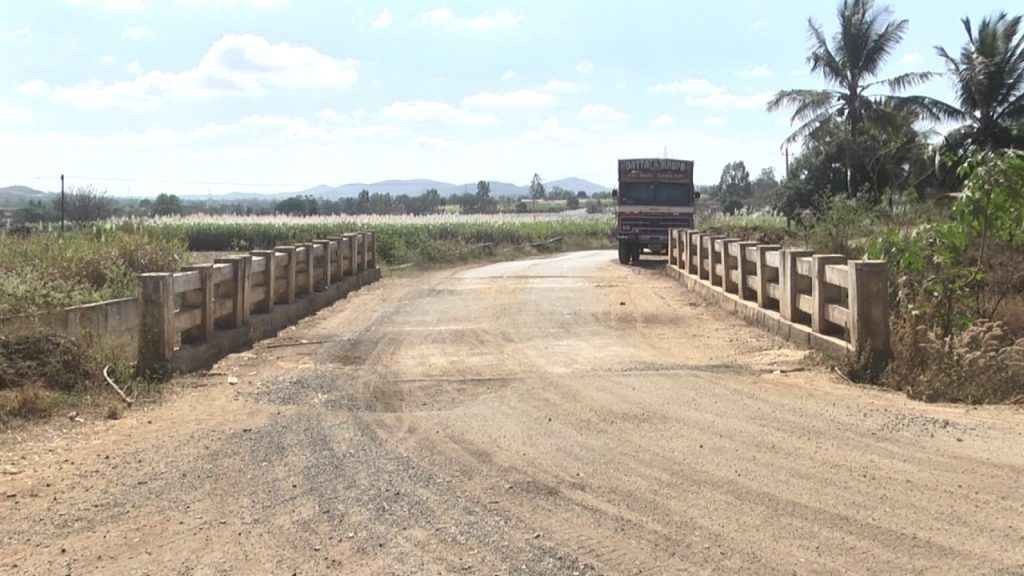 Dharwad Madikoppa Lake Bridge golmaal farmers lose land officials earn money allege farmers