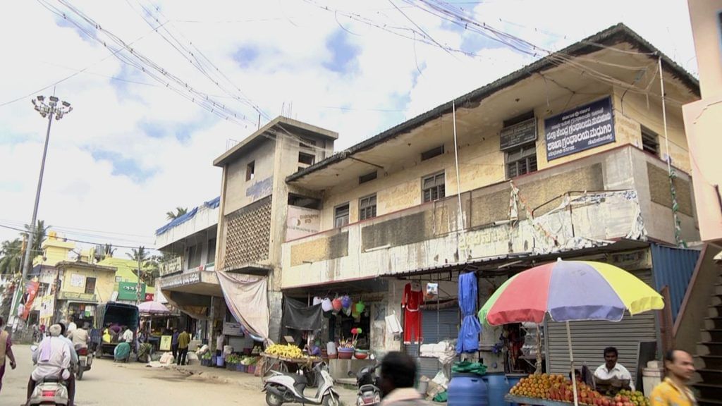 Madhugiri Town Municipal Corporation commercial shops not auctioned for rent since 4 decades crores of rupees loss